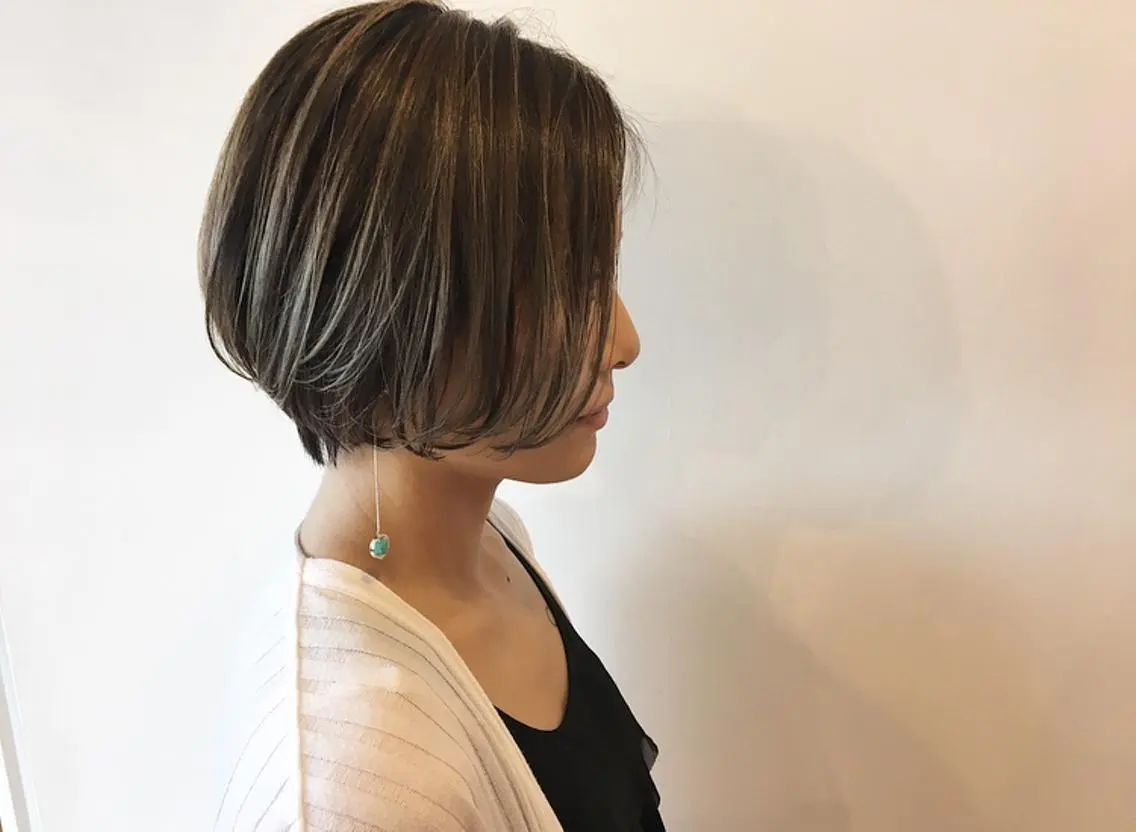 ショート カラー ハンサムショート アッシュ ハイライトカラー シルバー シルバーアッシュ カット ヘアカラー トリートメント 鈴木 翔梧のヘアスタイル
