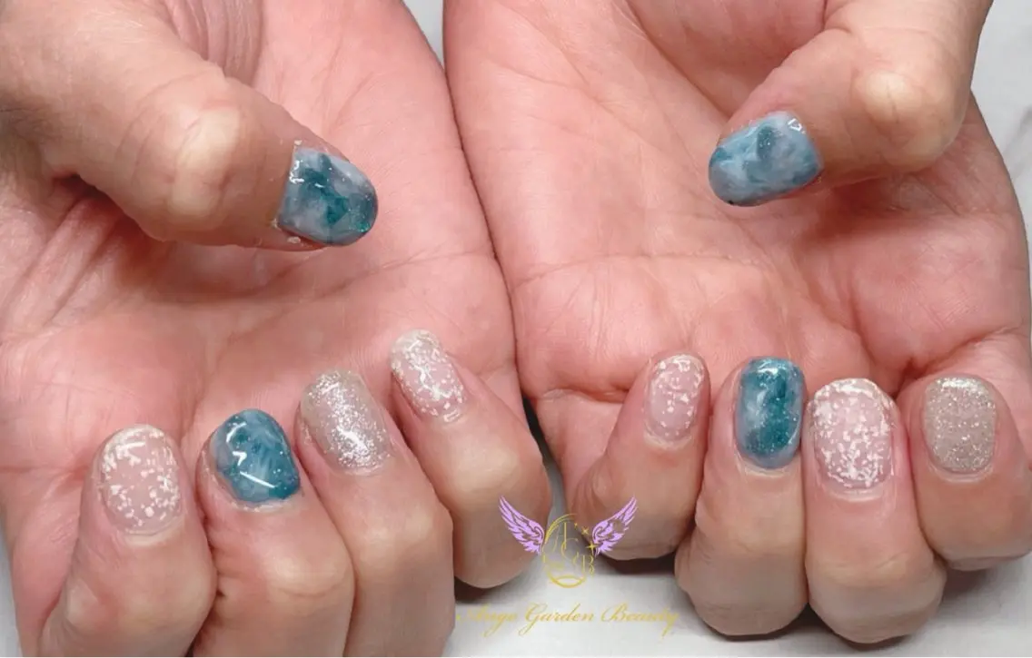 ネイル ブルー ニュアンスネイル ホワイト ハンドネイル AngeGarden Beautymihoのネイルデザイン