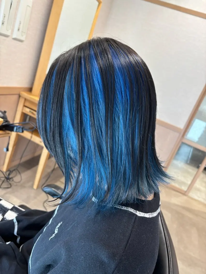ミディアム カラー カット ヘアカラー 髪の家 tikiのヘアスタイル