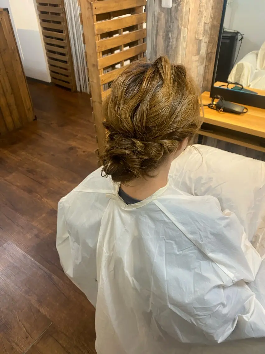 ミディアム ヘアアレンジ 結婚式・ブライダル ヘアセット Luzir⭐︎ GEN⭐︎のヘアスタイル