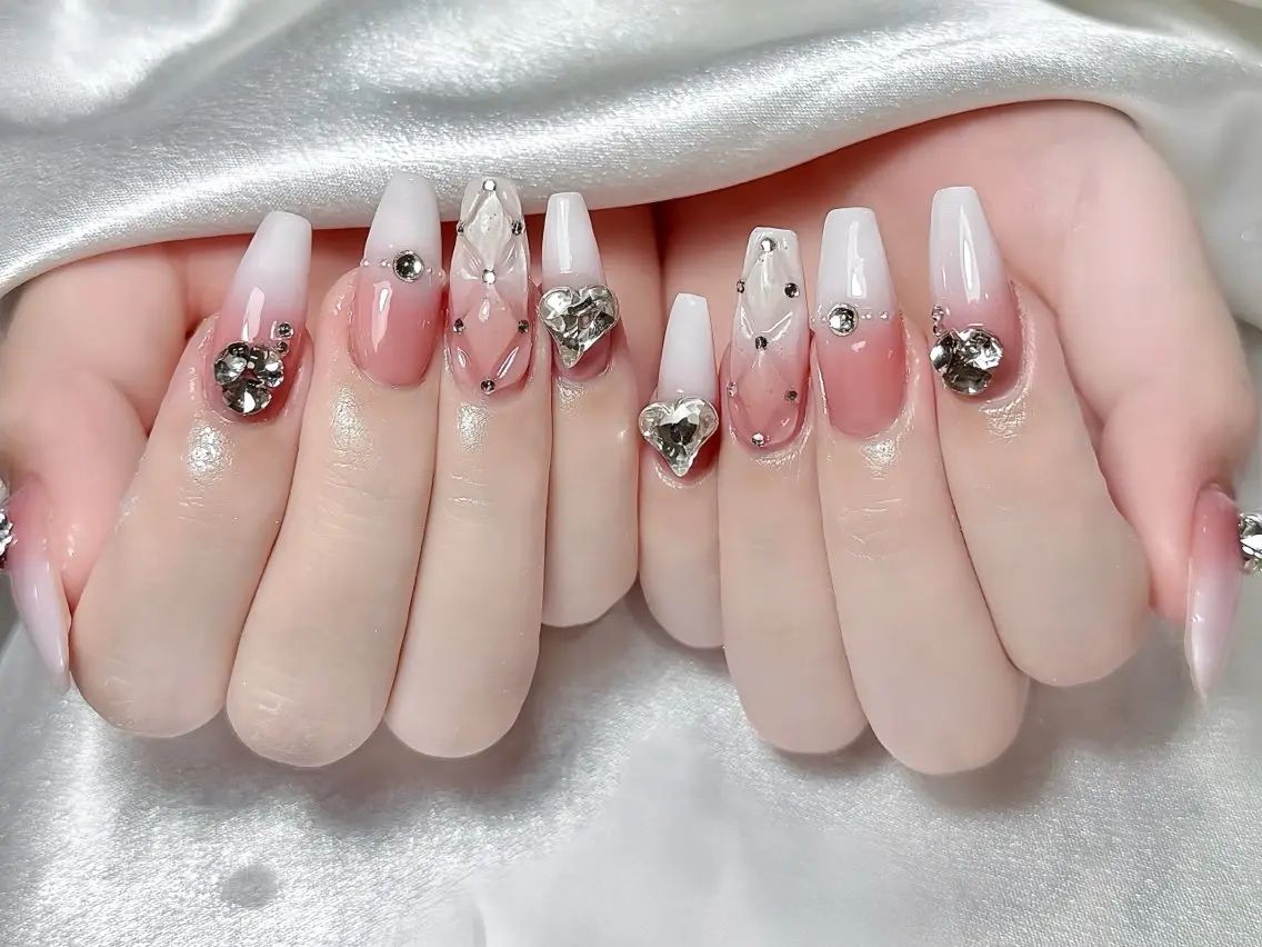 ネイル アートネイル フレンチネイル キラキラネイル 韓国ネイル 水色 ハンドネイル Rin Nail 新大久保店のネイルデザイン