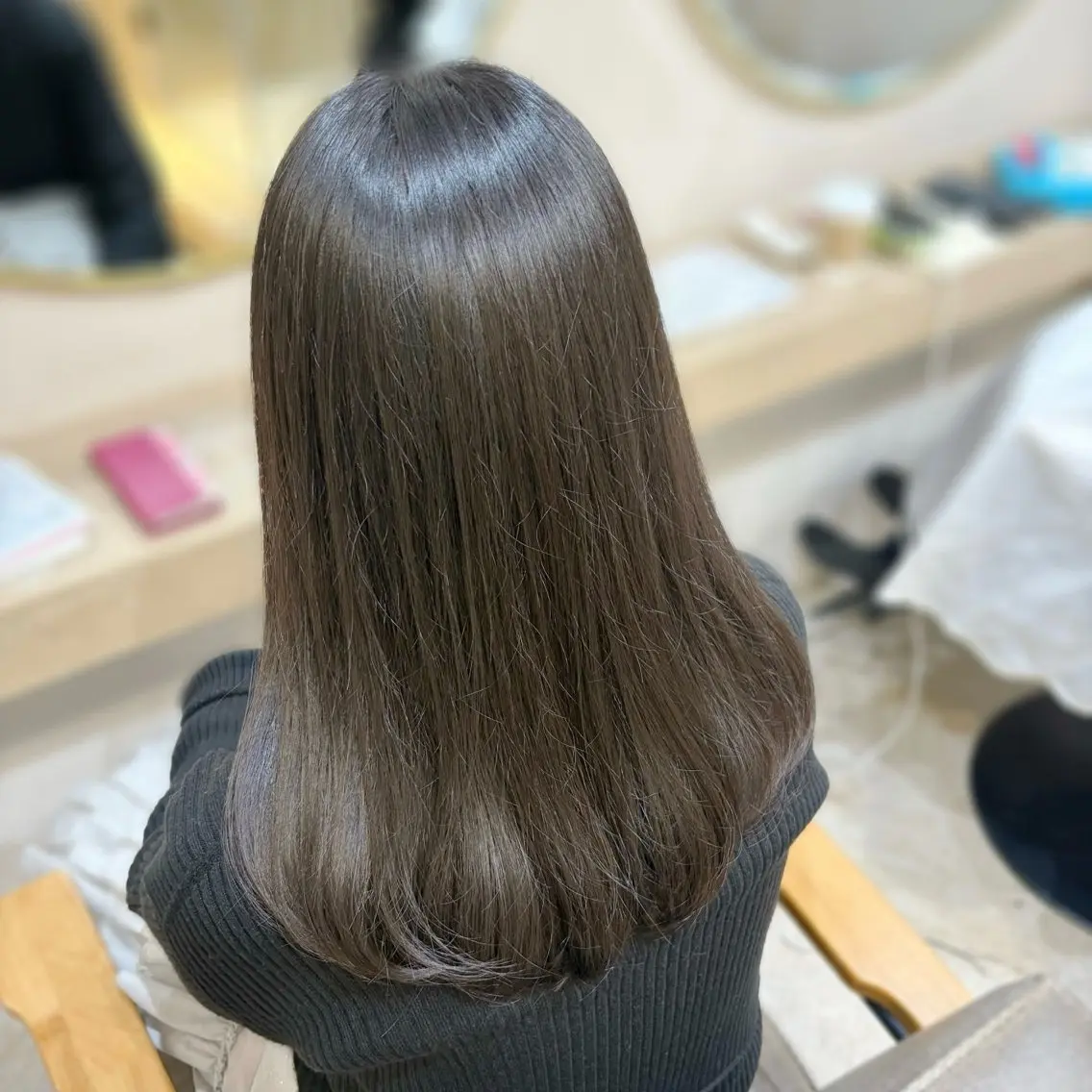 セミロング カラー miku🧸 ／韓国艶髪のヘアスタイル