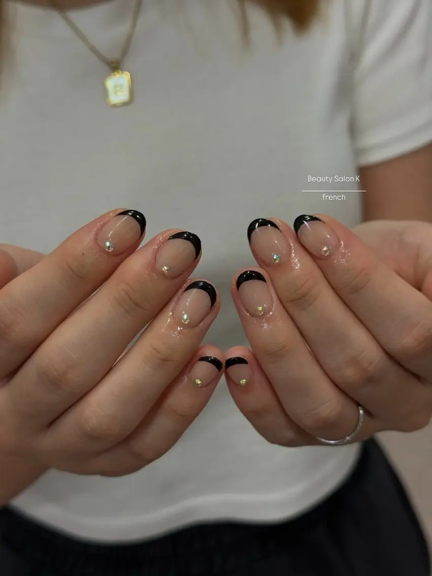 ネイル フレンチネイル ストーンネイル ハンドネイル ハンドケア Nail salon K　momoのネイルデザイン