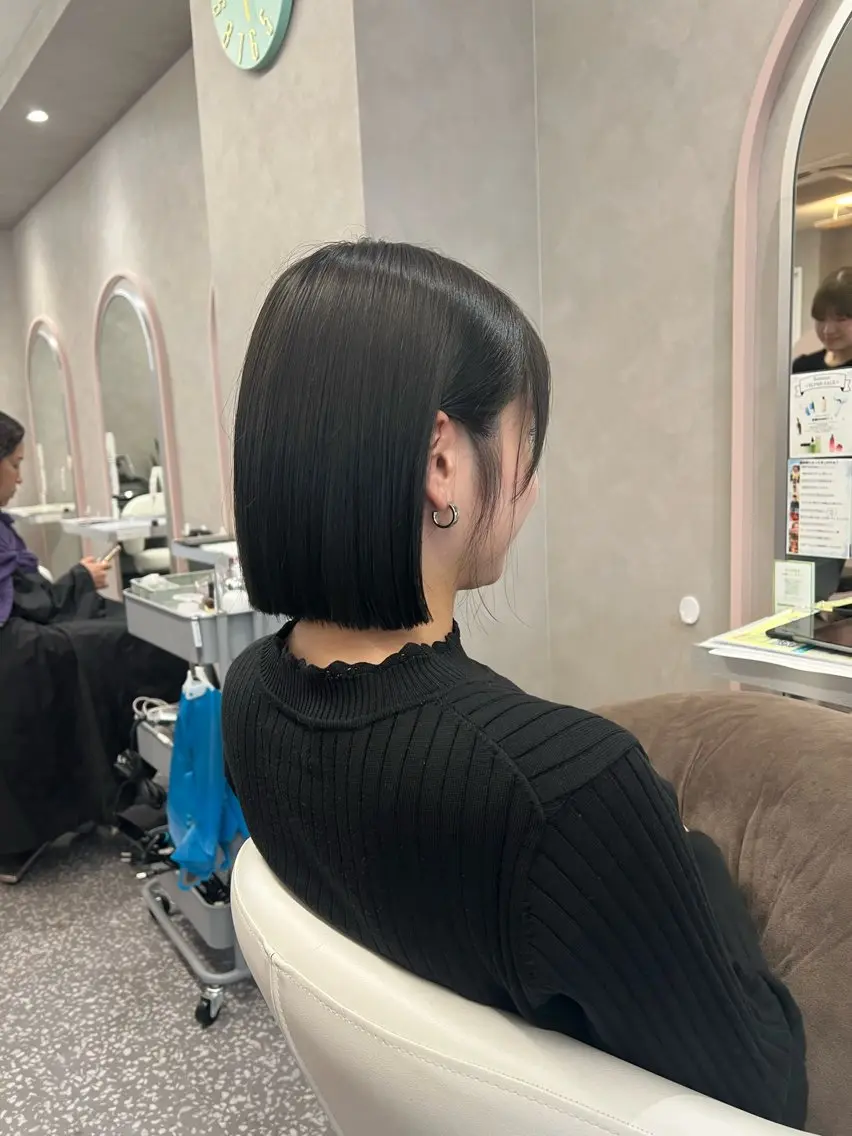 ショート カラー ブルーカラー ブルーグレー ブルーグレージュ グレージュ ボブ カット ヘアカラー Naru┆川西能勢口 ┆髪質改善のヘアスタイル