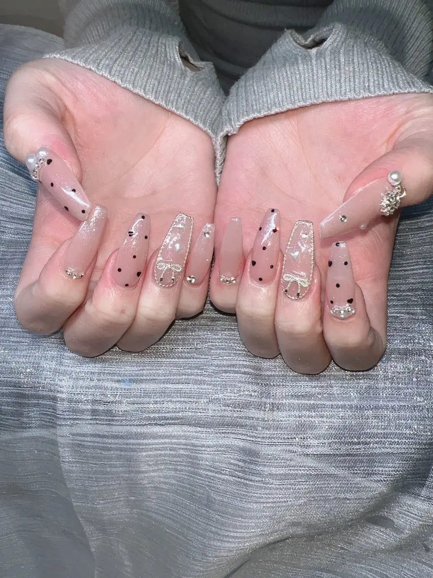 ネイル オーロラネイル チークネイル 長さ出し フットネイル フレンチネイル ハンドネイル Lee Nailsのネイルデザイン