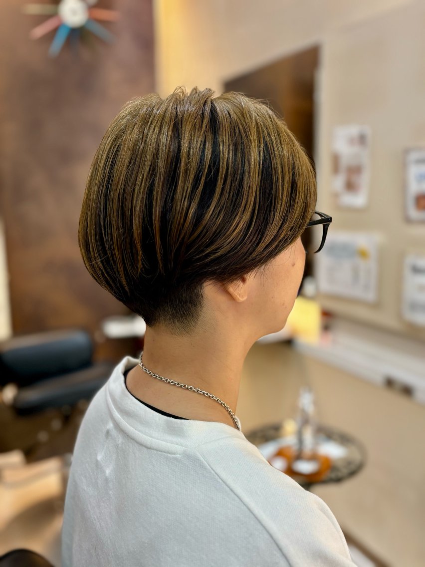 ショート ヘアカラー 沖野 愛恵のヘアスタイル