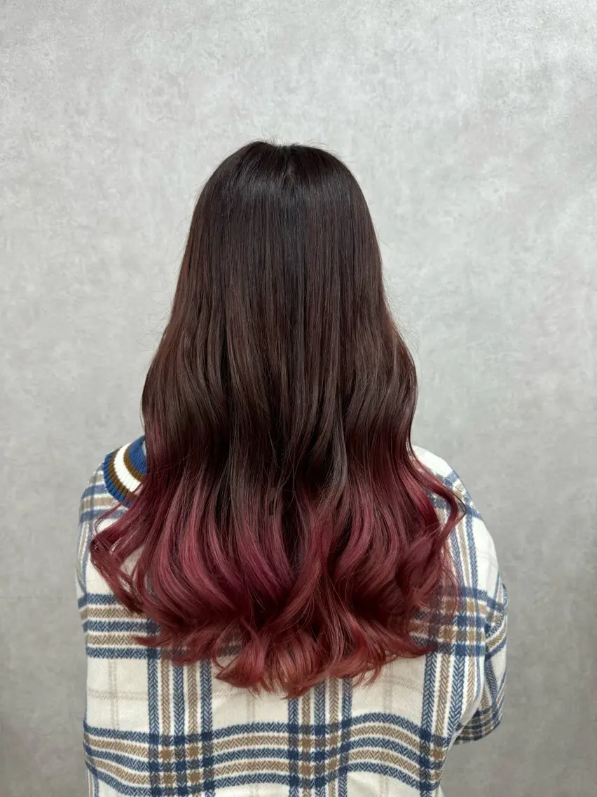 ロング カラー グラデーションカラー ピンクカラー レッドカラー 🍎暖色カラーで大人 可愛く🍒齋藤すみれのヘアスタイル