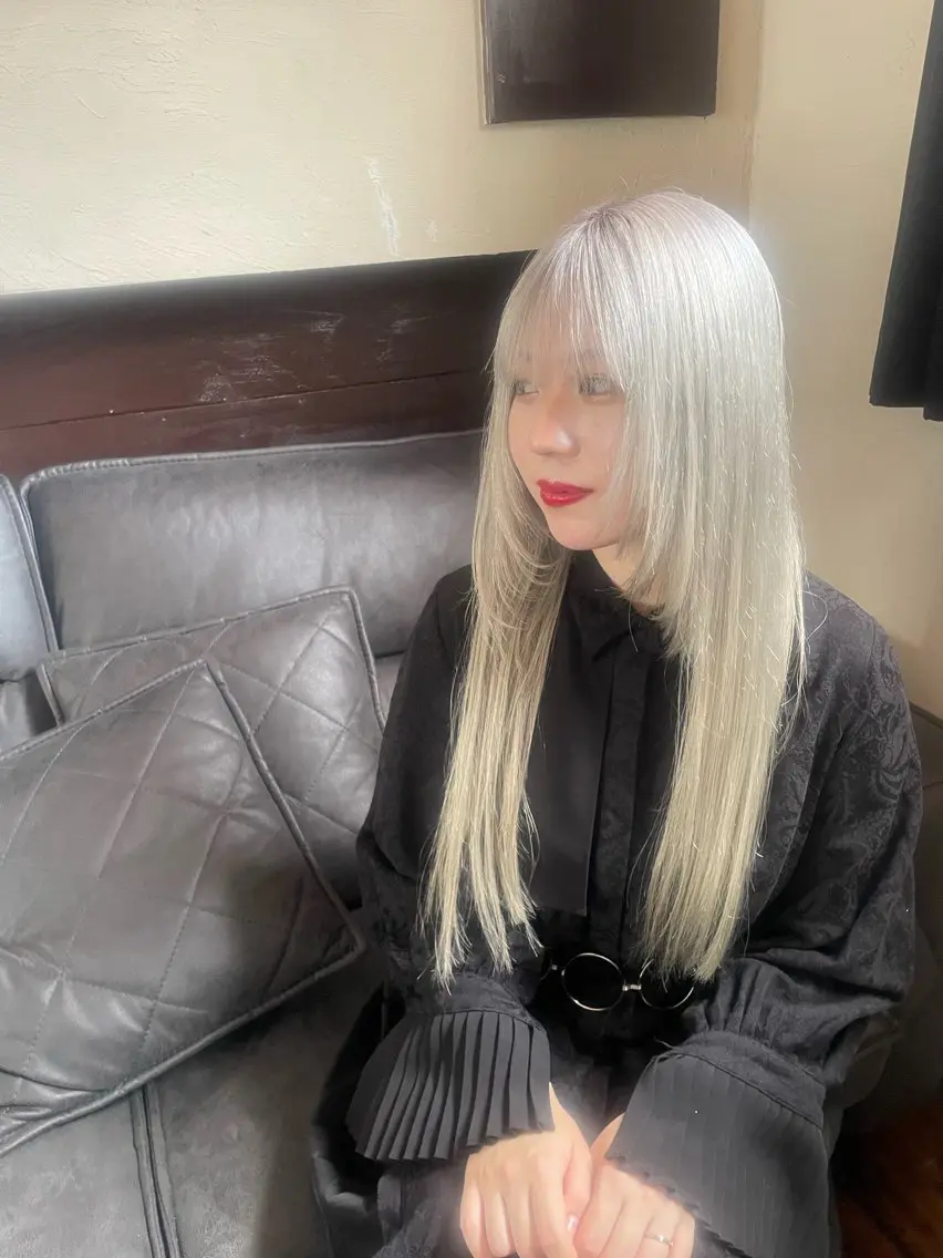 ロング カラー ハイトーンカラー レイヤーカット ハイトーン/レイヤー 似合わせ・ユキノのヘアスタイル