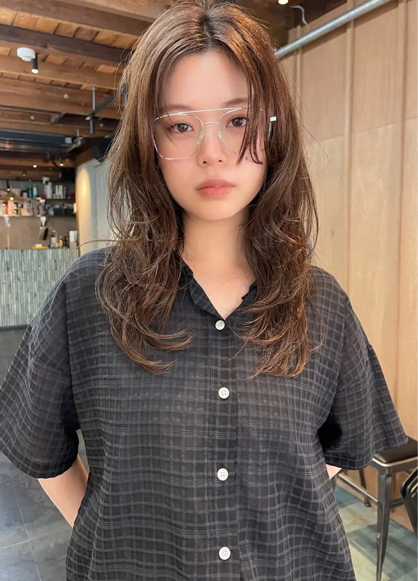セミロング カット 三浦 ふたばのヘアスタイル