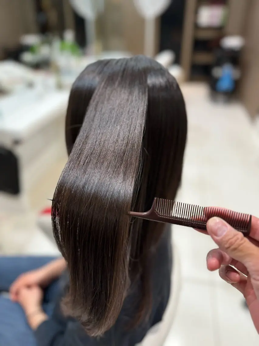 セミロング 髪質改善・縮毛矯正 大石　郷のヘアスタイル