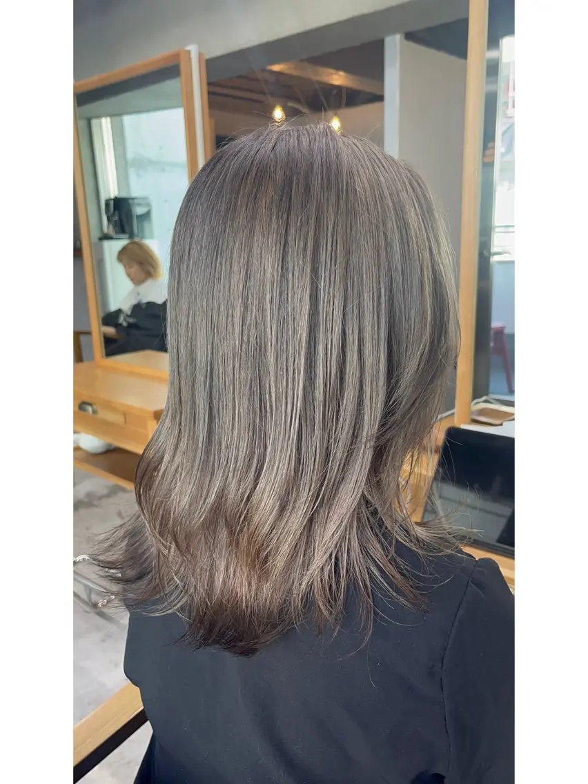 カラー グレージュ ヘアカラー トリートメント 秋山 美奈のヘアスタイル