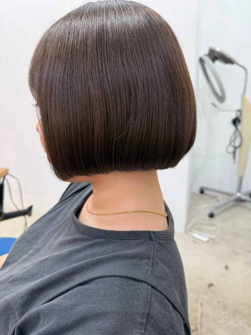 ショート 切りっぱなしボブ ボブ もろ/ショート/ 透明感カラーのヘアスタイル