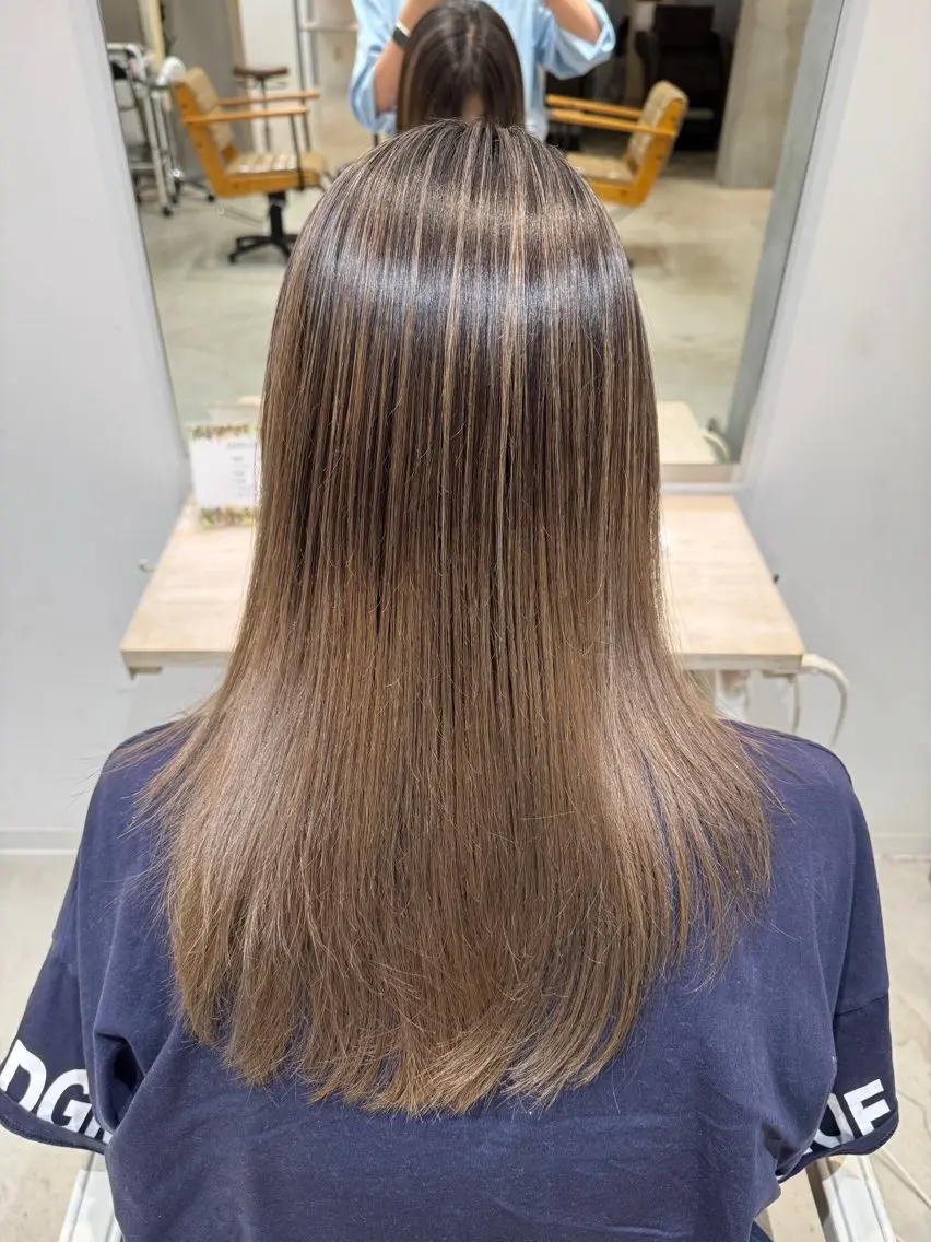 セミロング カラー セミロングパーマ バレイヤージュ ベージュカラー ブリーチ ブロンド ほの カラー特化/ ブリーチ/ボブのヘアスタイル