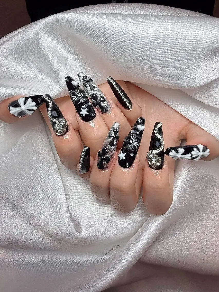 ネイル オーロラネイル ブラウン フラッシュネイル フラワーネイル ハート ハンドネイル Rin Nail 新大久保店のネイルデザイン