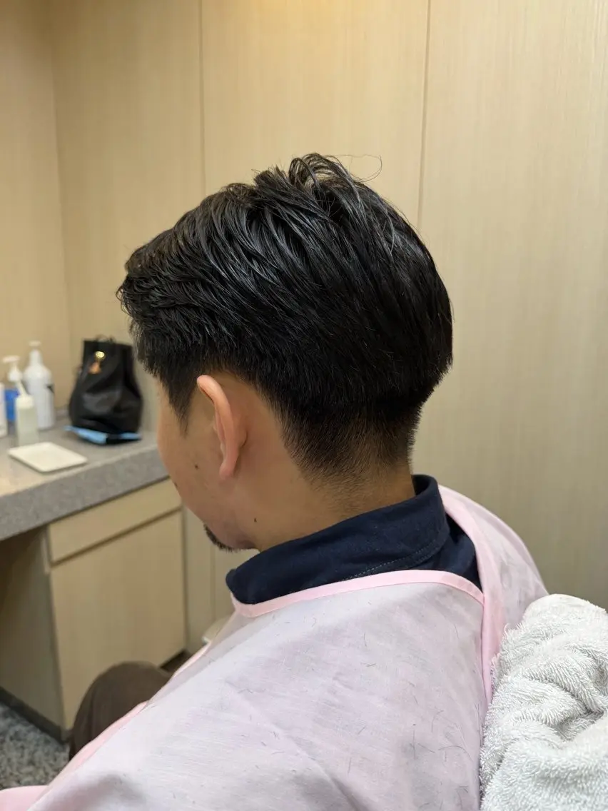 刈り上げない,耳を出すスタイルの写真
