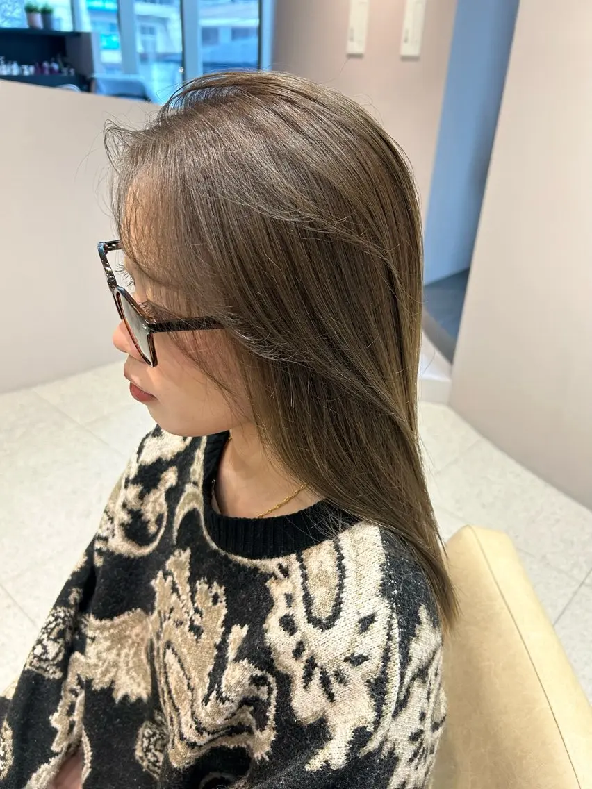 ロング 顔まわりレイヤー レイヤーカット 浅倉栞 /透明感カラーのヘアスタイル