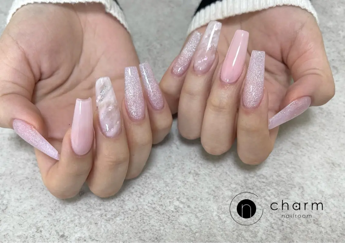 ネイル ハンドネイル ネイルルーム チャームのネイルデザイン