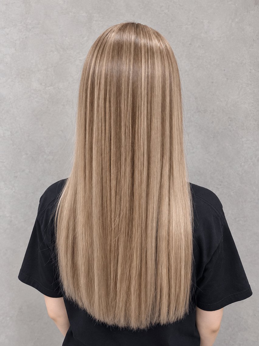 ロング レイヤーカット 🤍HIKARI🤍 ハイライトのヘアスタイル