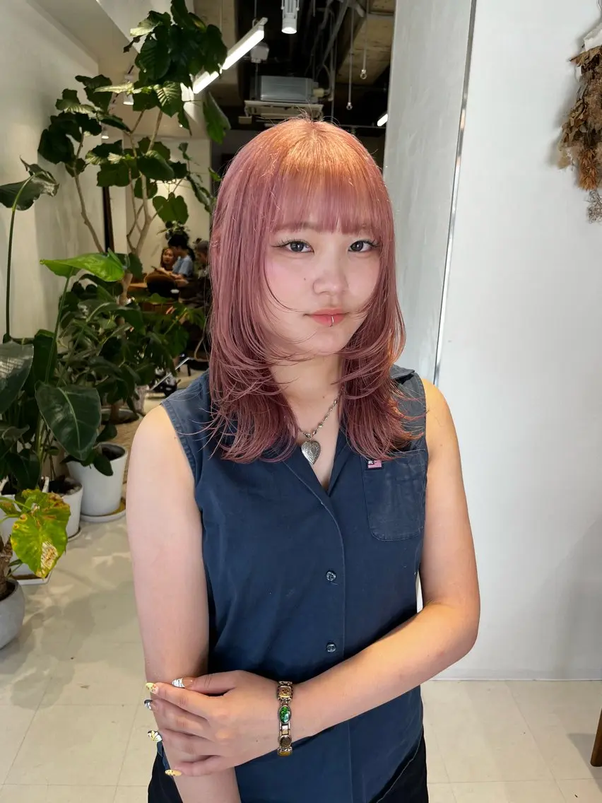 ミディアム カラー ピンクカラー レイヤーカット カット ヘアカラー トリートメント レイヤーカット/ブラ ウンカラー/河野凜のヘアスタイル