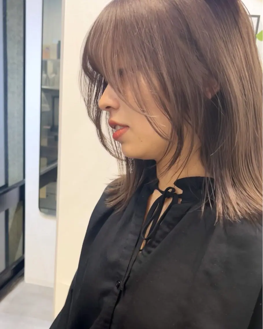 ミディアム カラー 顔まわりレイヤー レイヤーカット ヨシモトリョウ 髪質改善/美髪のヘアスタイル
