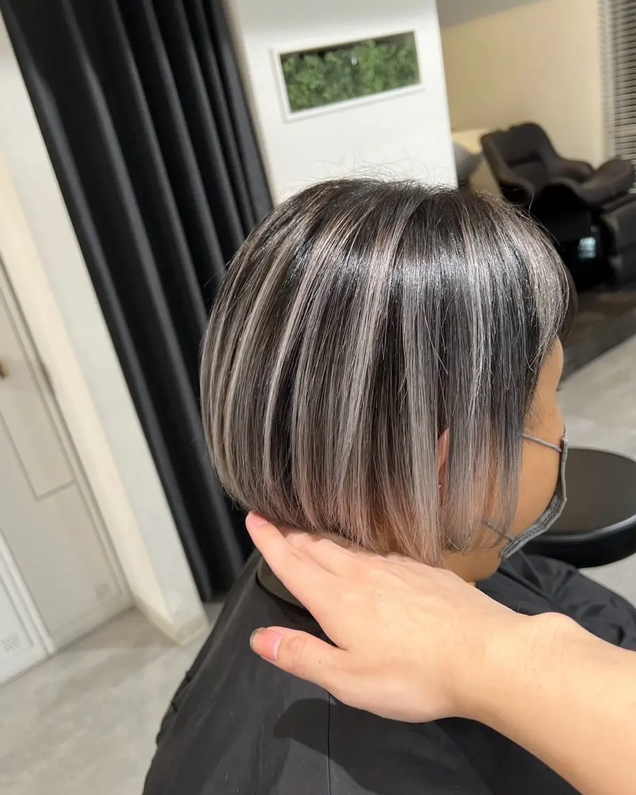 ショート カラー バレイヤージュ シルバー ホワイトシルバー レイヤーカット 指名数No.1 /NAOYAのヘアスタイル