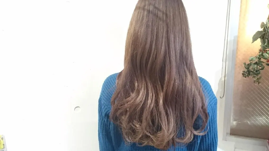 ロング カラー 井上 涼花のヘアスタイル