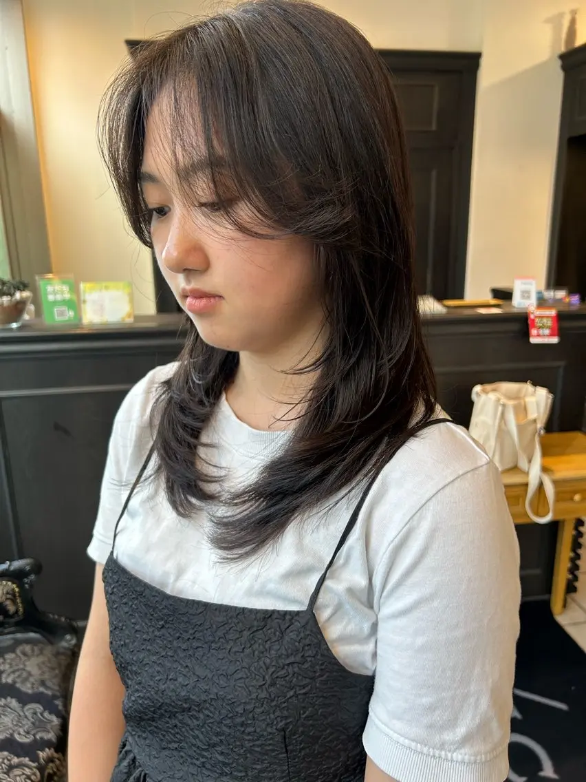 ロング 顔周りカット レイヤーカット 佐川 絢のヘアスタイル