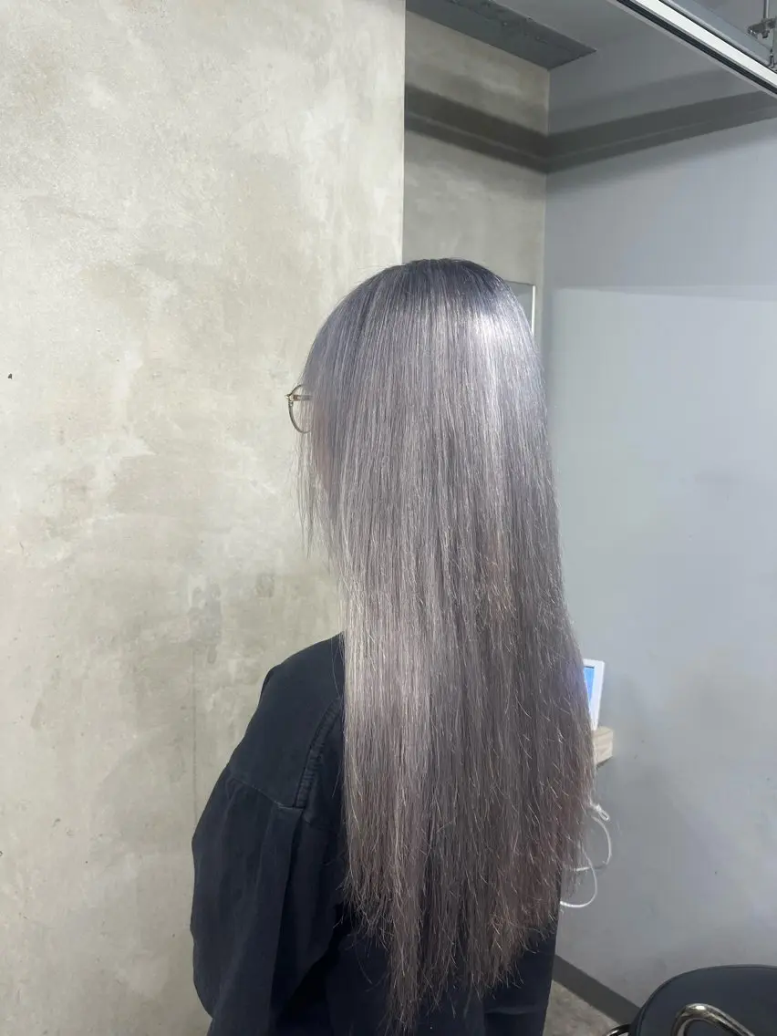 カラー ✩.*Aise⟡.· 艶カラー🐈‍⬛🩶のヘアスタイル