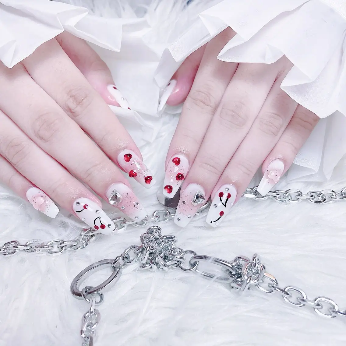 ネイル チークネイル 長さ出し フラワーネイル フレンチネイル ガーリー ハンドネイル NEW NAIL 池袋のネイルデザイン