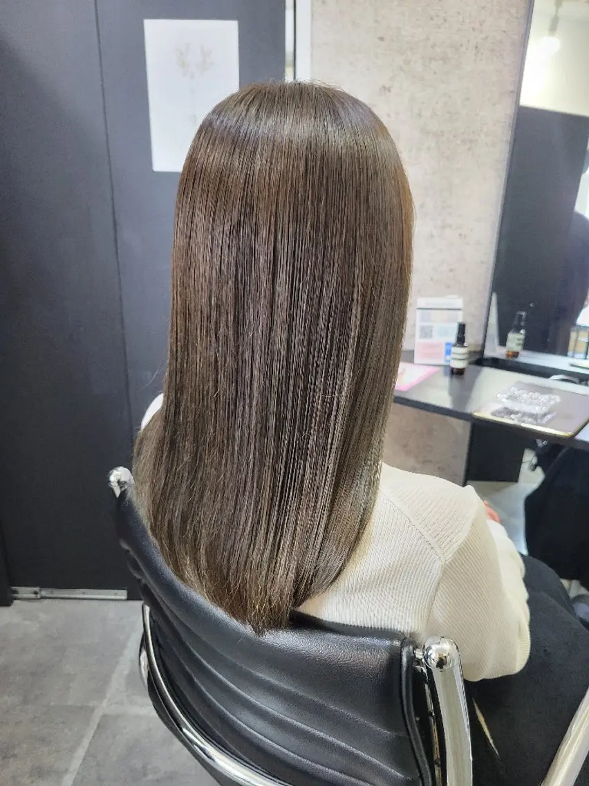 セミロング カラー ベージュカラー ブリーチ ブリーチなしカラー オリーブベージュ Day&Night [店長]Chiakiのヘアスタイル