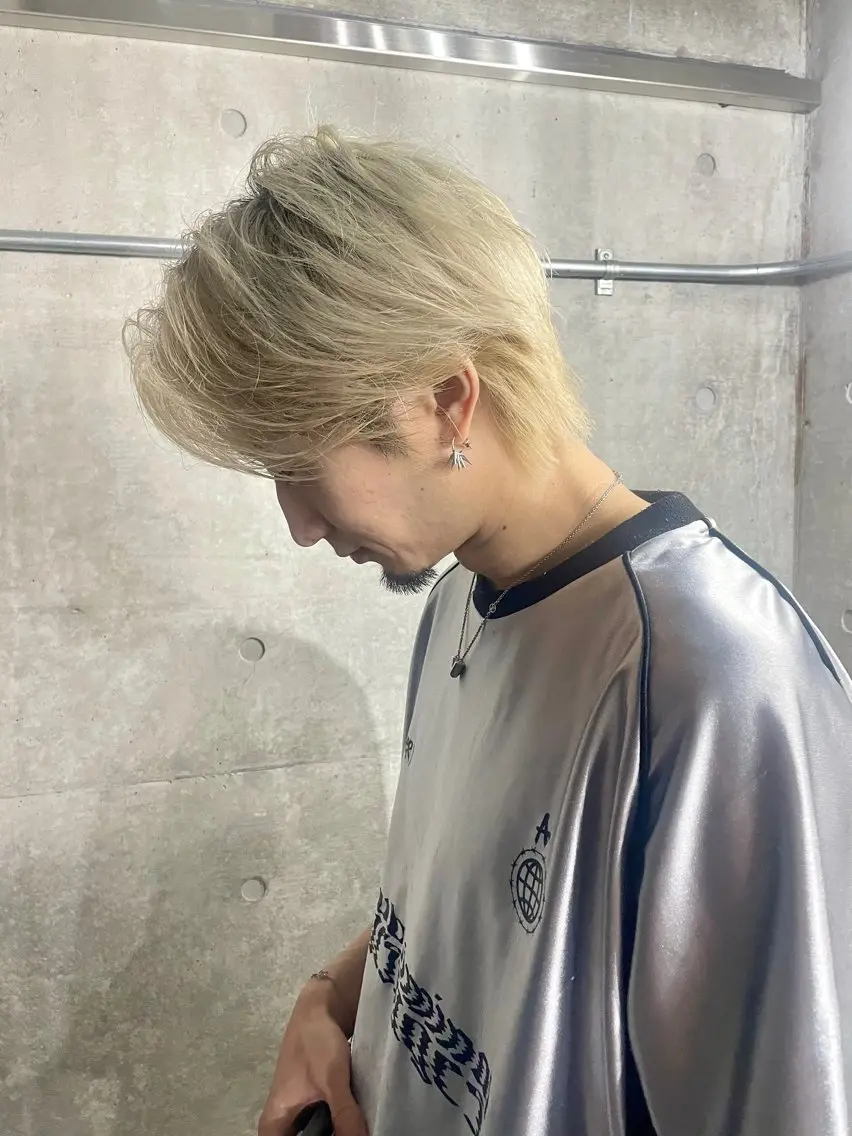 カラー メンズ センターパート メンズ韓国風 ブロンド カット ヘアカラー 似合わせカット/ デザインカラー🦄のヘアスタイル