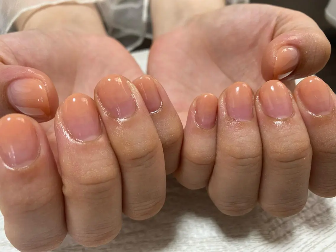 ネイル グラデーション オレンジ シンプルネイル ハンドネイル Ulu Nail 🌱MOMOKAのネイルデザイン