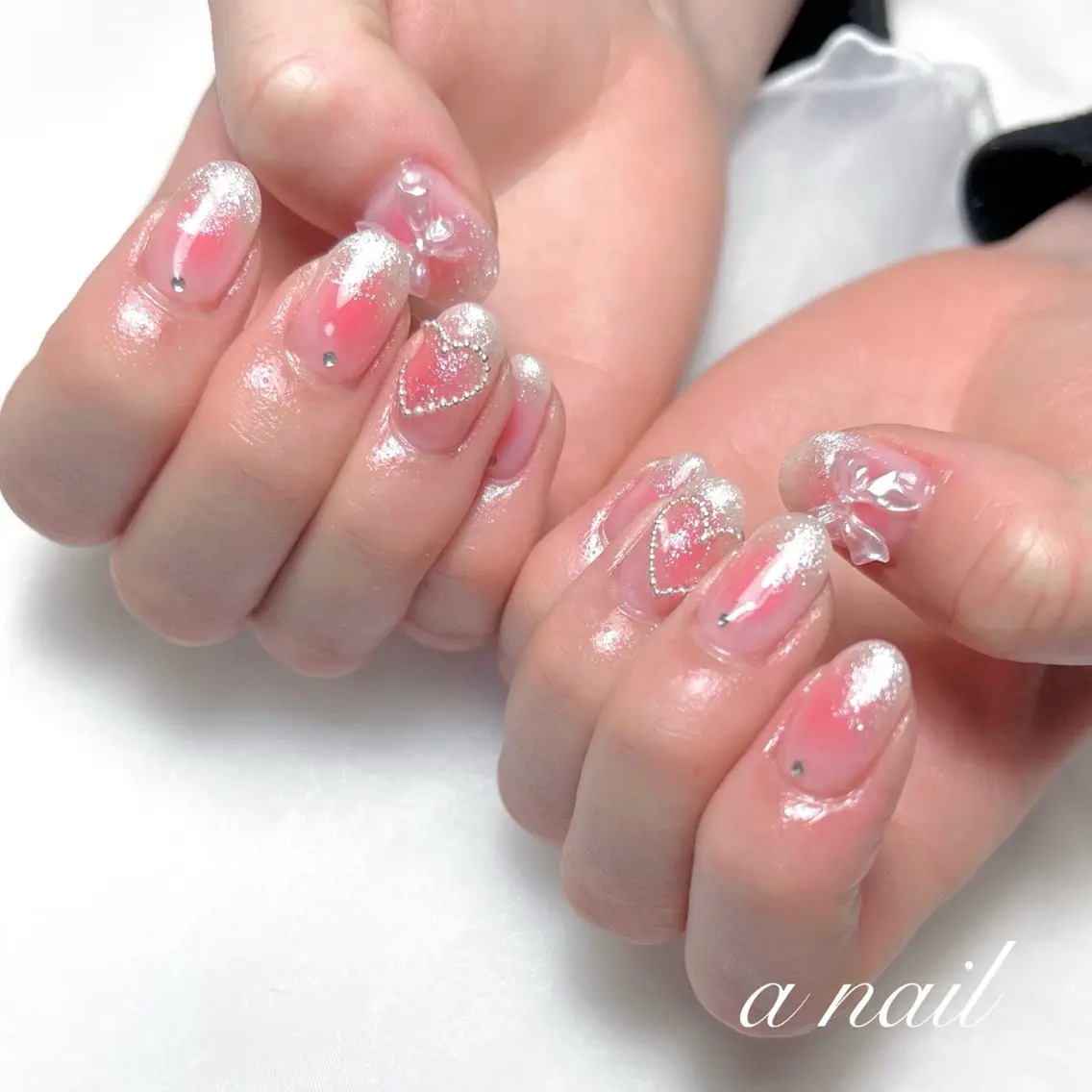 ネイル チークネイル ラメ(グリッター) 持ち込み ピンク リボン ハンドネイル Salon_ a.nailのネイルデザイン