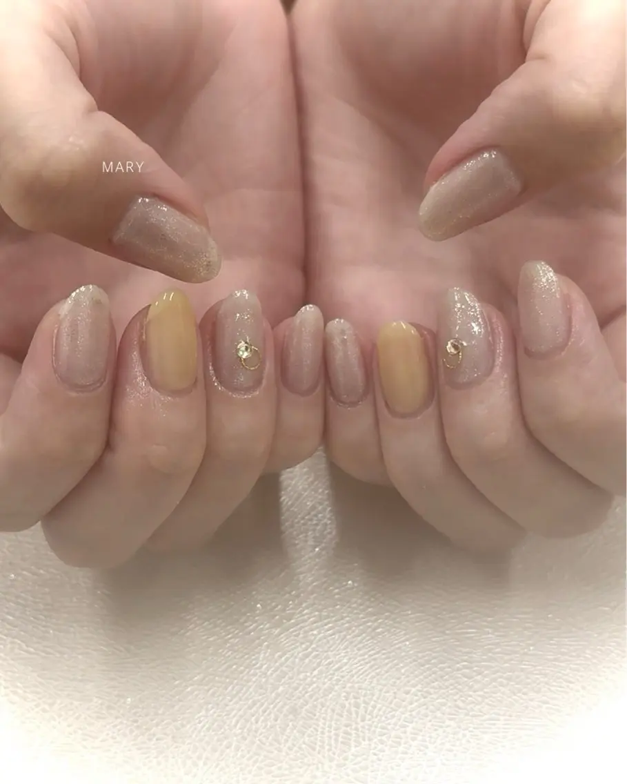 ネイル ニュアンスネイル ワンカラーネイル 黄色 ハンドネイル Mary nail .narumiのネイルデザイン