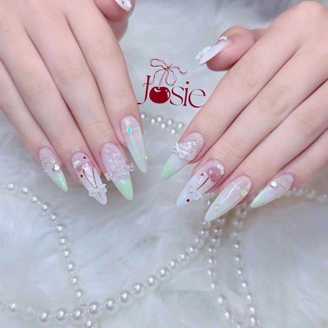 ネイル フレンチネイル ガーリー ガラスフレンチ 氷ネイル・うるうるネイル キラキラネイル ハンドネイル JOSIE nail studioのネイルデザイン