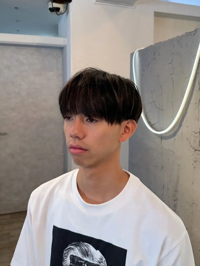 カラー メンズ メンズブリーチ メンズメッシュ マッシュ メンズショート ブリーチ カット ヘアカラー いぐちしょうた🫧 VISAGEbaskのヘアスタイル