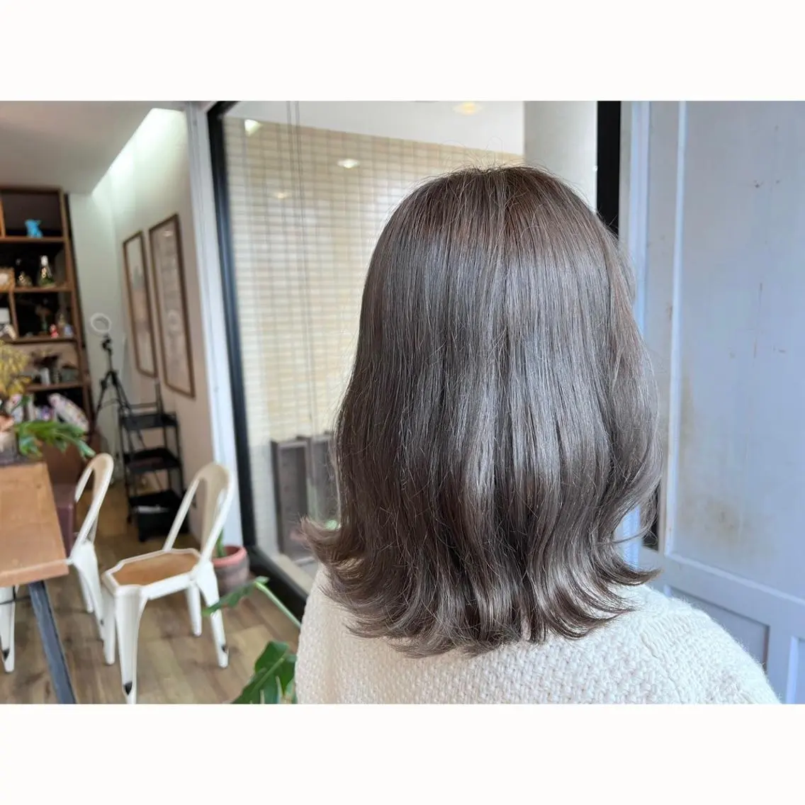 セミロング カラー ブリーチ グレージュ ヘアカラー トリートメント ツキダテ ユイのヘアスタイル