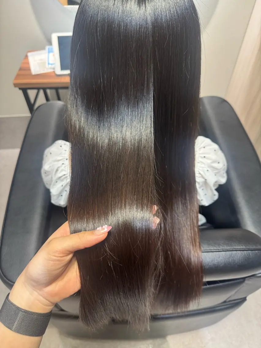ロング NAVY 橋本心 縮毛矯正のヘアスタイル