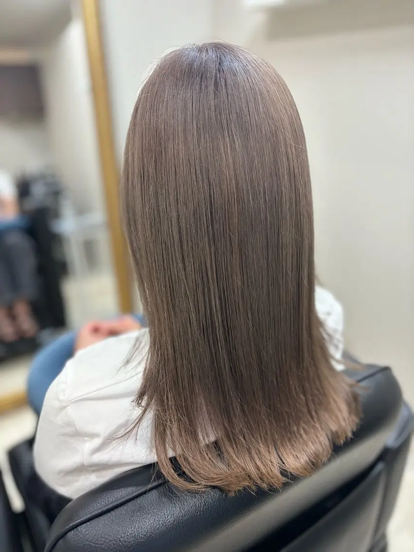 セミロング カラー カット ヘアカラー LOCO Aikaの眉毛・アイブロウイメージ