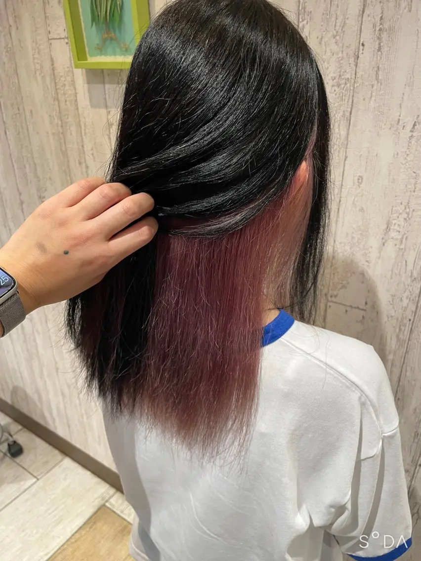 セミロング カラー インナーカラー ピンクカラー 鈴木 彩純のヘアスタイル