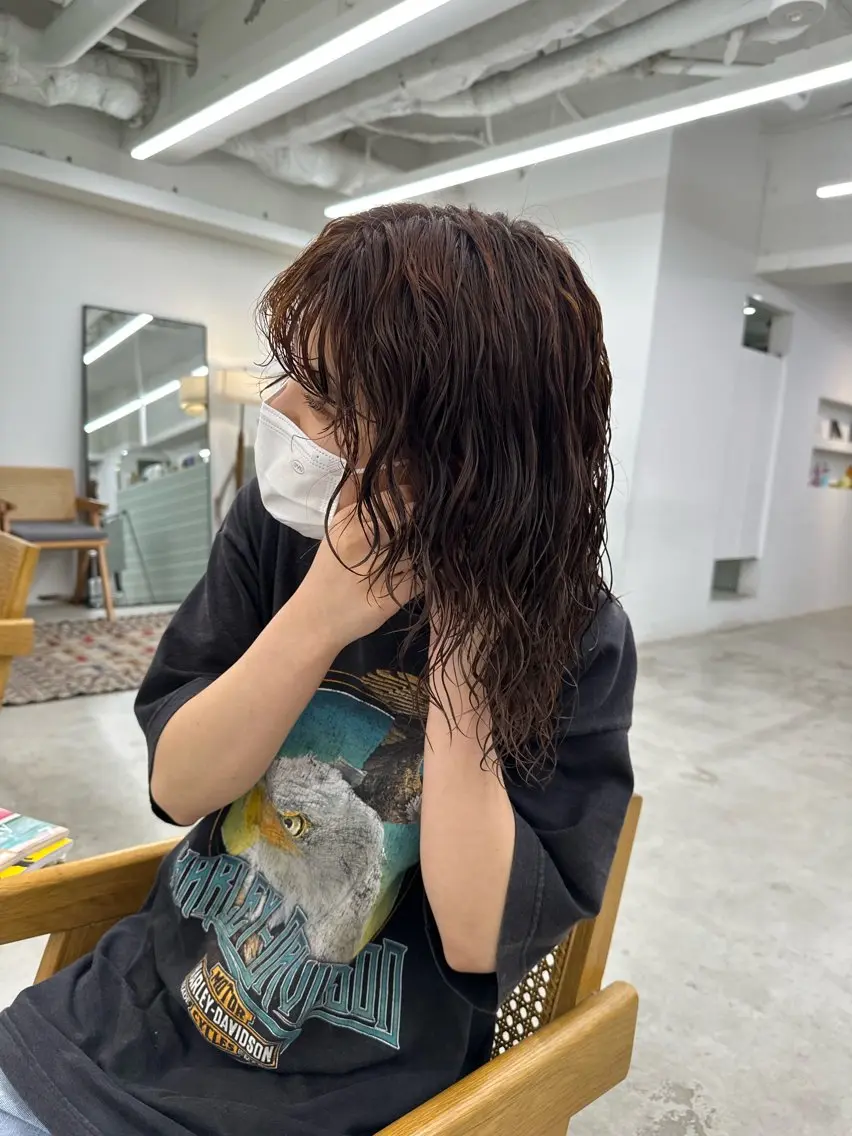 セミロング パーマ パーマ 岩戸 新のヘアスタイル