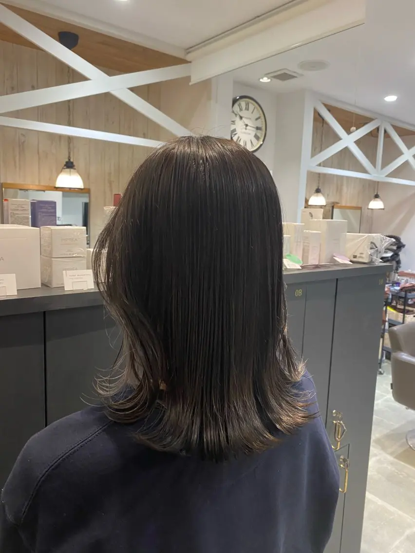 セミロング カラー ダークグレー ダークグレージュ グレージュ ヘアカラー 柴田 枝利子のヘアスタイル