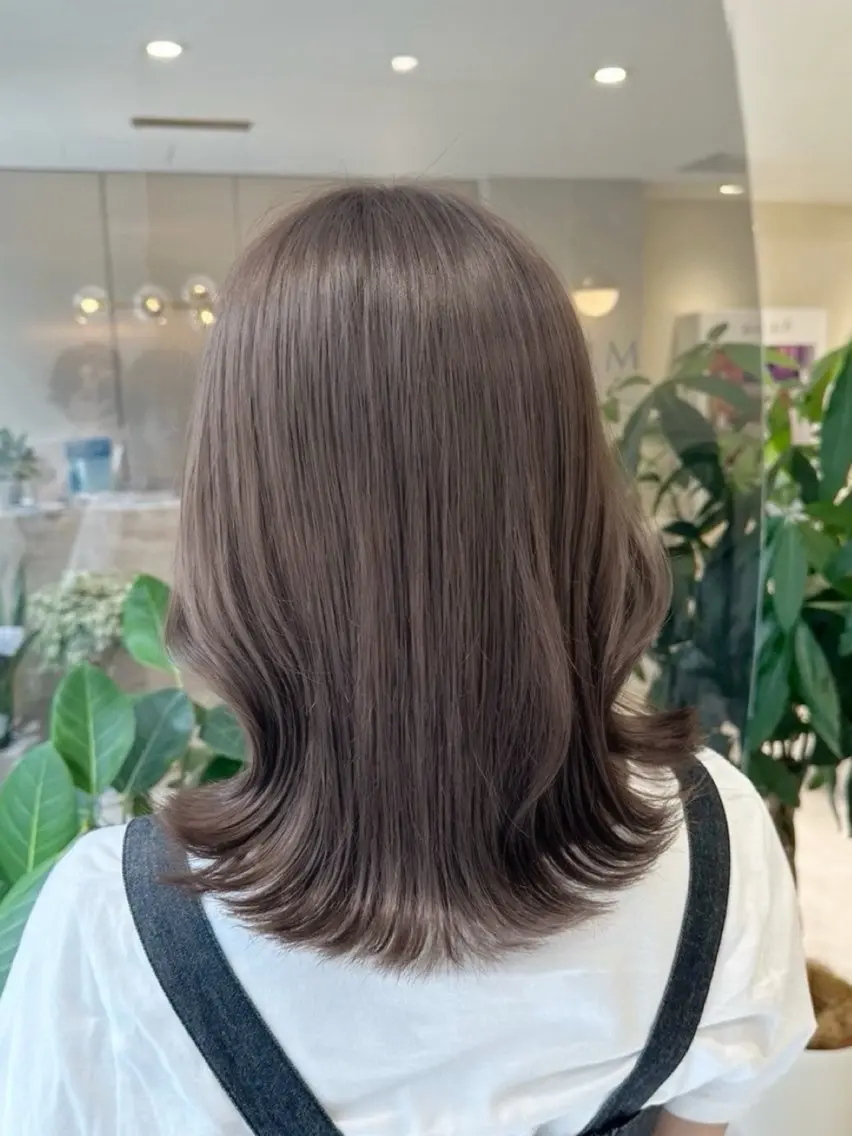 ミディアム カラー ベージュカラー くびれヘア カット ヘアカラー 透明感カラー🌿 グレージュ🐺陽介のヘアスタイル
