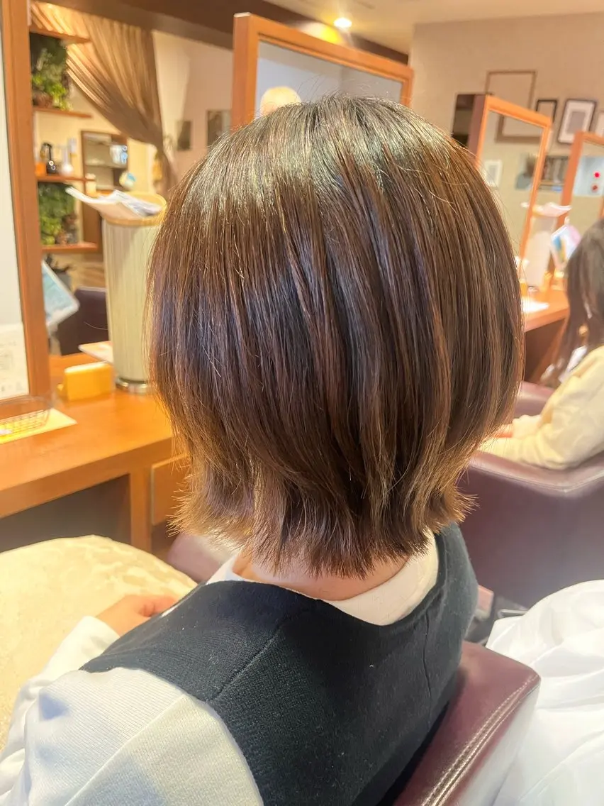 ミディアム カラー よしだ しおりのヘアスタイル