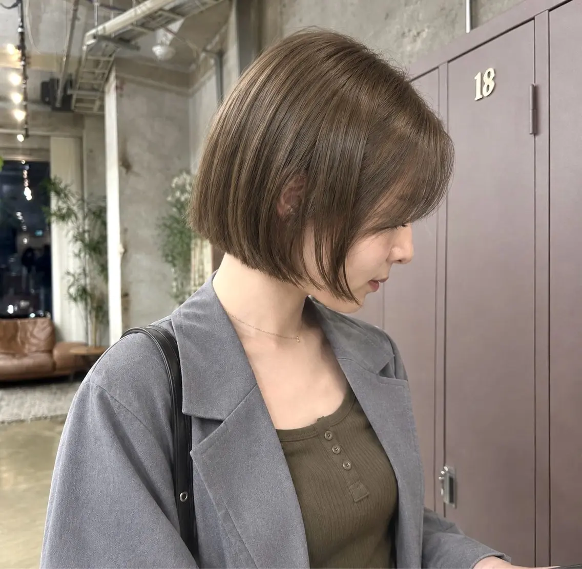 ミディアム カラー ブリーチ ブラウンカラー 透明感カラー ダブルカラー ブリーチなしカラー カット ヘアカラー 伊藤ほのか/柔らかパ ーマ/酸性ストレートのヘアスタイル