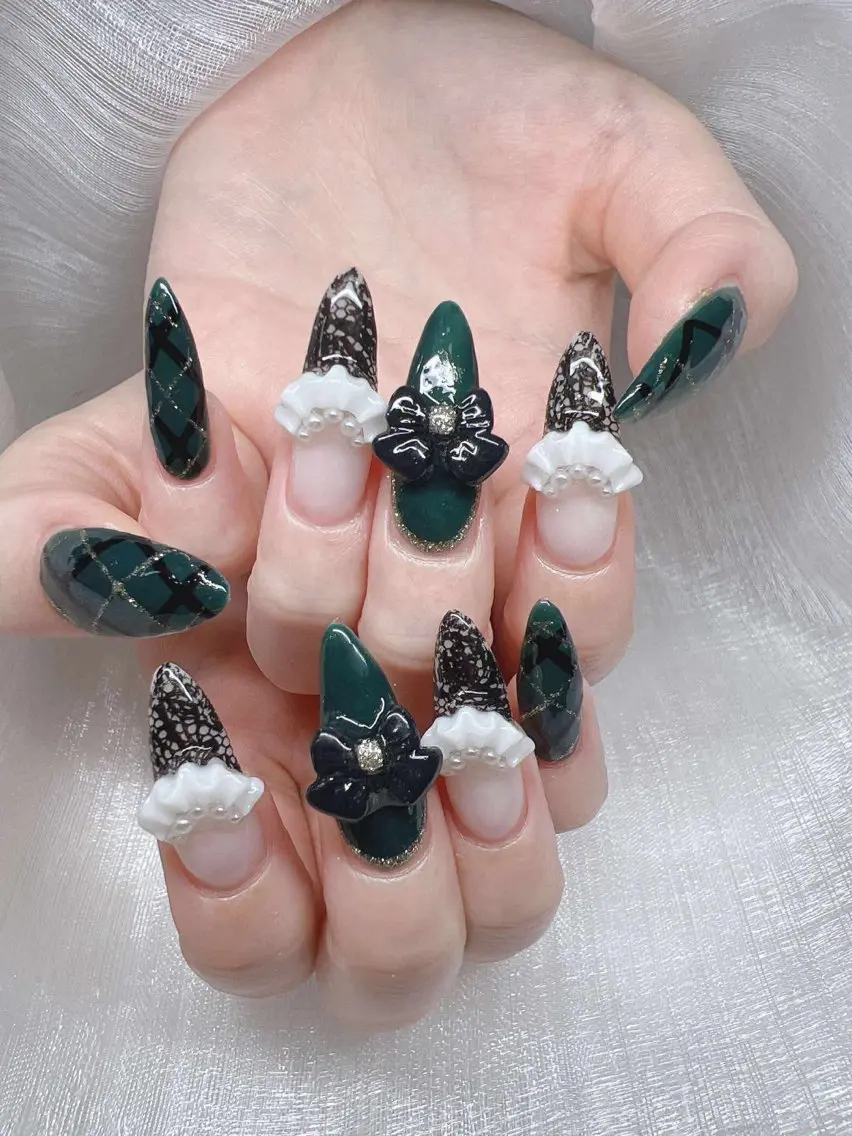 ネイル 長さ出し グラデーション キラキラネイル マグネットネイル ニュアンスネイル ハンドネイル Lee Ainのネイルデザイン