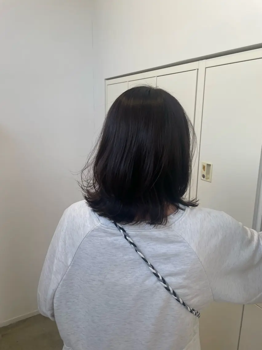 ミディアム くびれヘア レイヤーカット 吉川 莉央のヘアスタイル