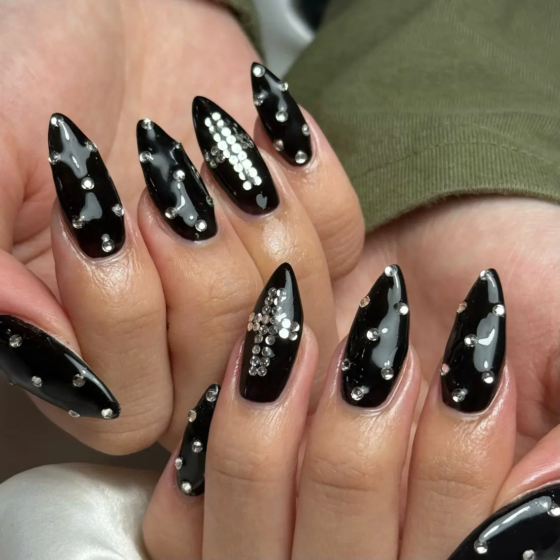 ネイル キラキラネイル ストーンネイル Ray nail natsu🎀のネイルデザイン