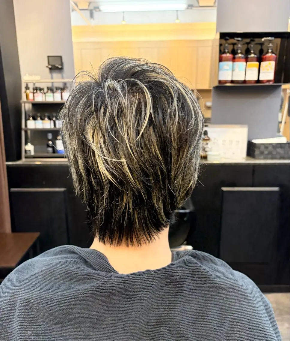 ショート カラー ブリーチ ハイライトカラー メッシュ ハイライト ショートヘア カット ヘアカラー 【癒しのバーバー】 小野寺のヘアスタイル