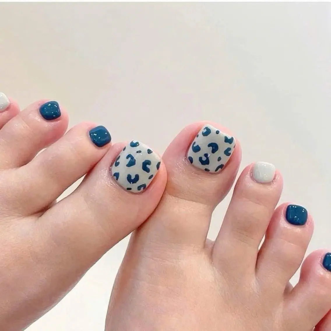 ネイル オーロラネイル クリアネイル フラッシュネイル ジェルネイル グラデーション フットネイル Amee Nail Salonのネイルデザイン